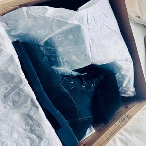 Ugg Weylyn Suede Ankle Boots w/ Shearling-Trim color Black BNWT Size 9